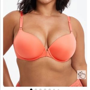 NWT torrid front closure tshirt bra lightly lined